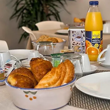 فندق مبيت وإفطار Giuli 3*